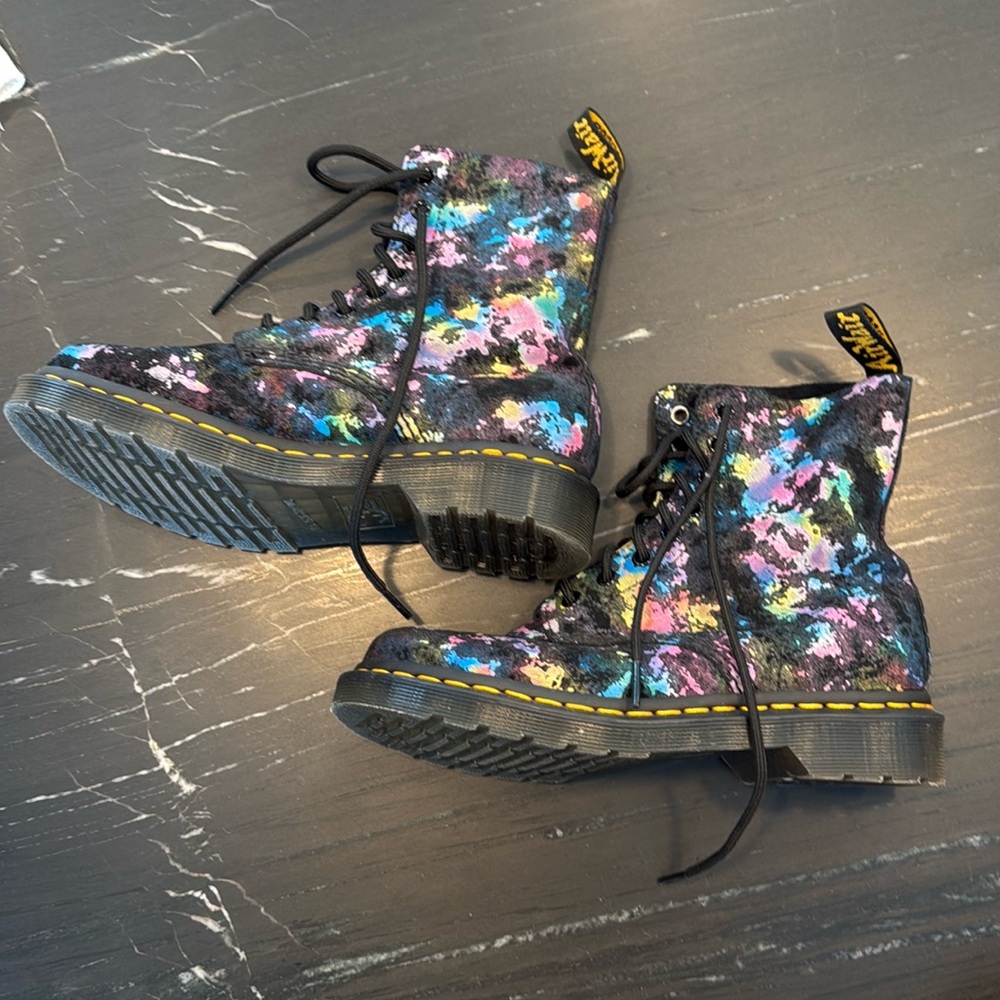 Dr martens brand new 1460 pascal women